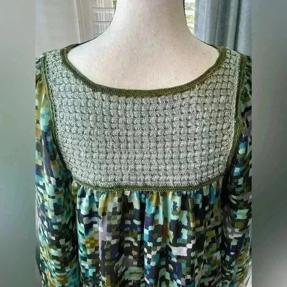 52 Women’s Blouse Medium Green, Silky Feel with Sheer Knit at front and back - Picture 5 of 9